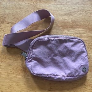 LULULEMON EVERYWHERE BELT BAG: DUSTY ROSE